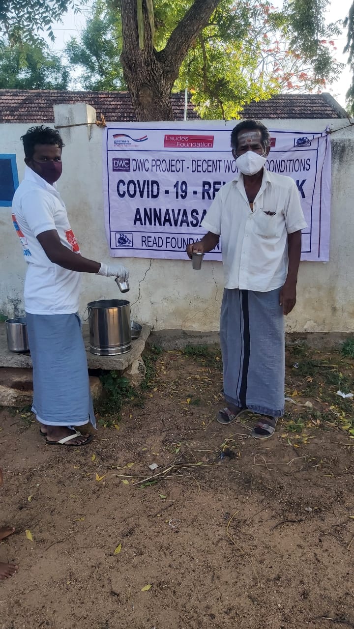 readfoundation (1) Read foundation Youth group voluntaries distributed the Kabasura kudineer at Annavasal block P. Panampatti for 100 persons on 29.05.21