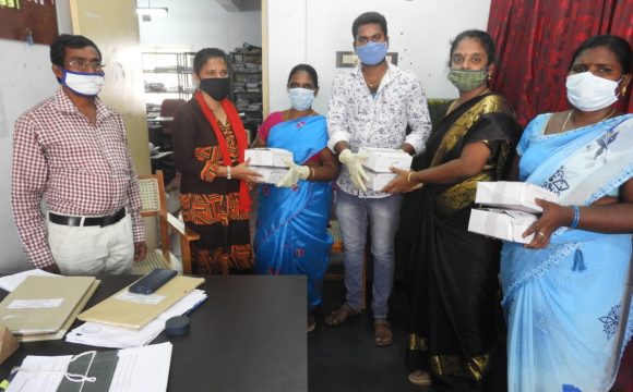 Read foundation block incharge Rosy Vincent and Chendhuran distributed the PPE kIT at viralimalai GH corona ward and corona productive things at pudukkottai child protection unit on 04.06.21