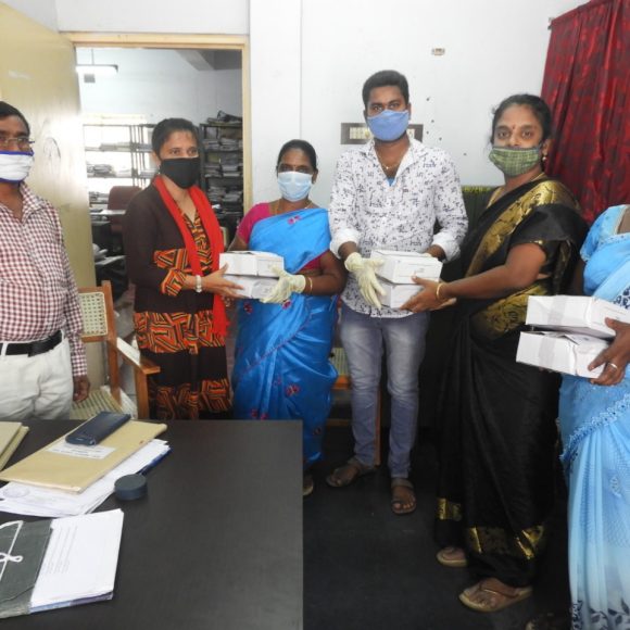 Read foundation block incharge Rosy Vincent and Chendhuran distributed the PPE kIT at viralimalai GH corona ward and corona productive things at pudukkottai child protection unit on 04.06.21
